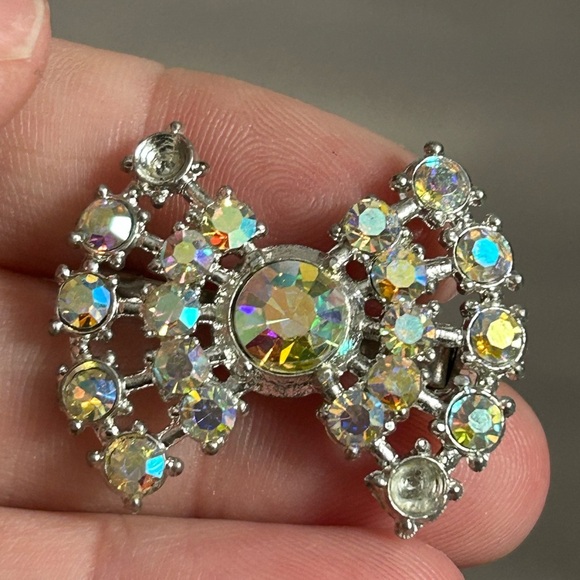 4/$50 Aurora Boralis Elegant Silver Crystal Brooch 🙋♀️ - Picture 1 of 8